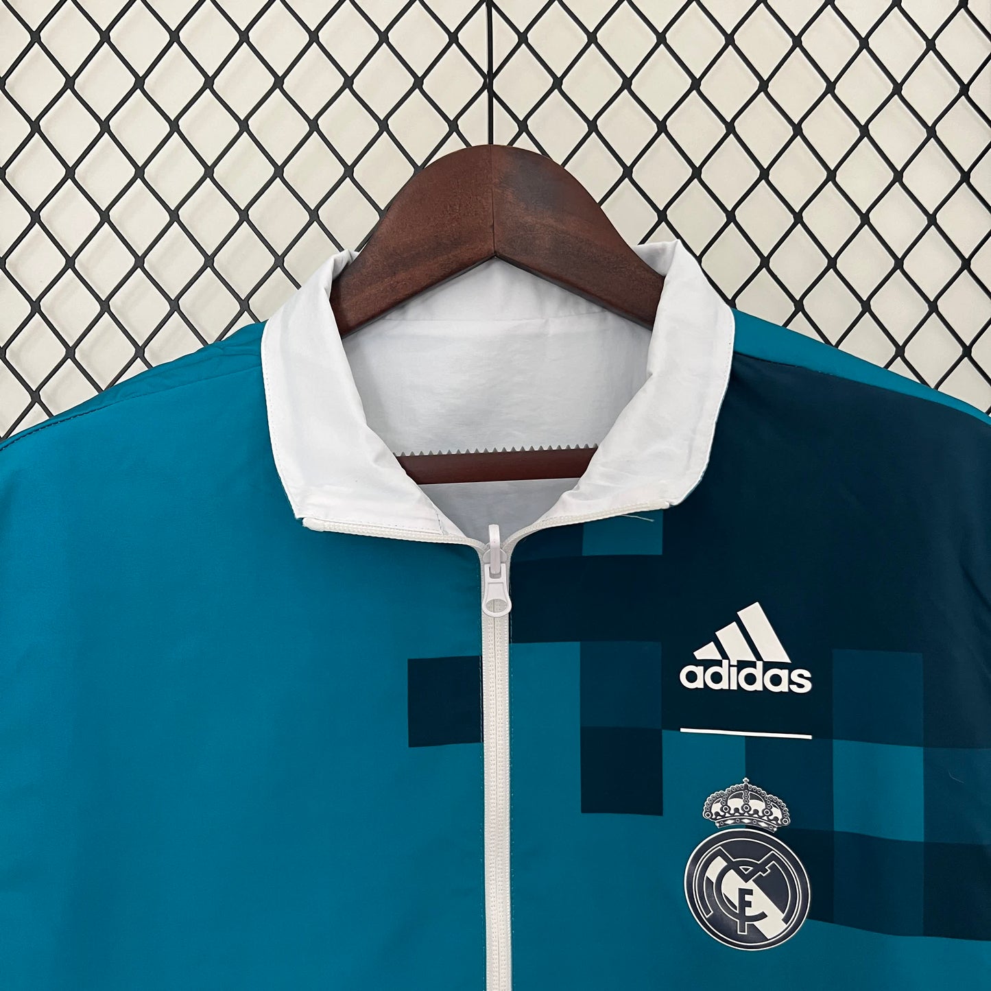 Real Madrid - Corta-Vento (Reversível)
