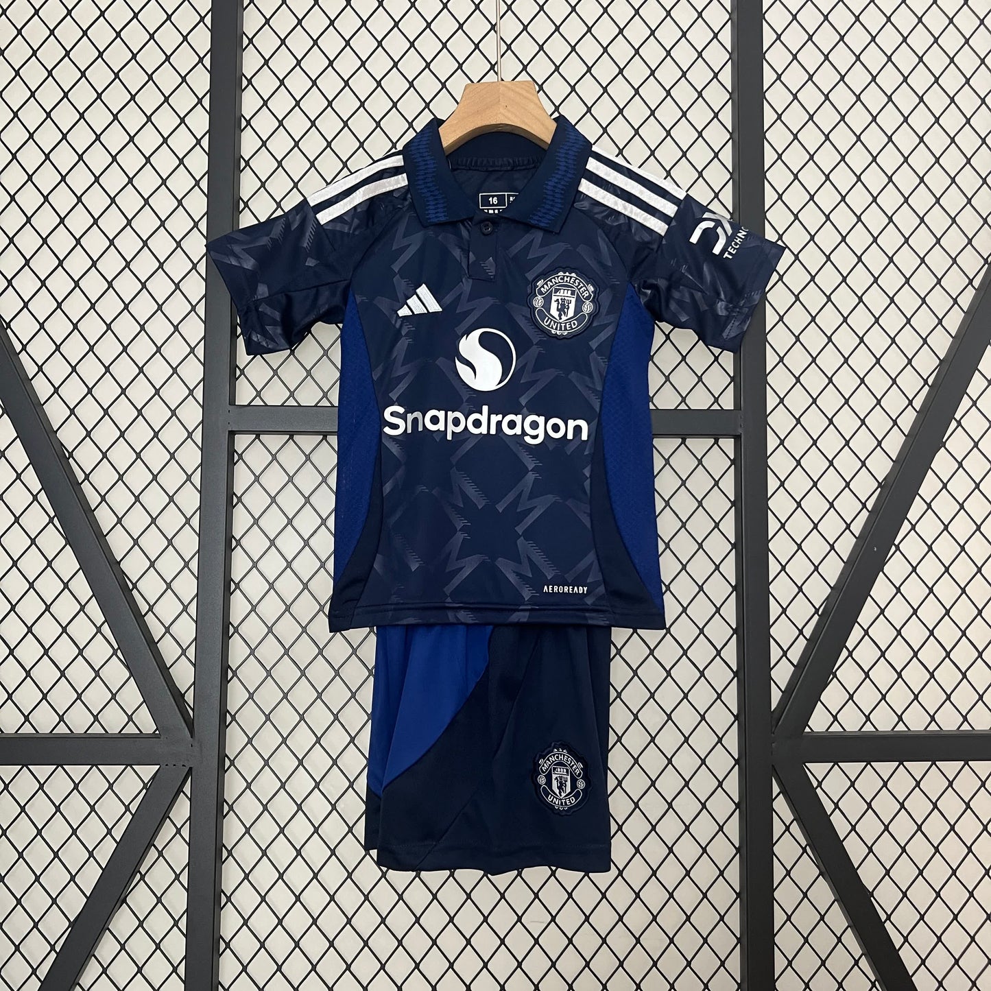Kit Criança Manchester United Alternativa 24/25